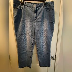 Women's plus size 18 Jeans with design leg